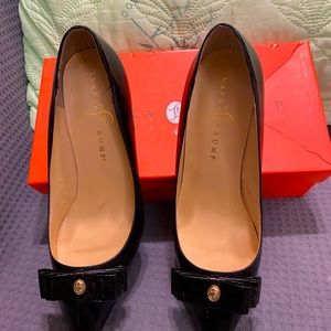 Stylish Ivanka Trump Classic Pointed Toe Pumps with Bow, Size 8.5